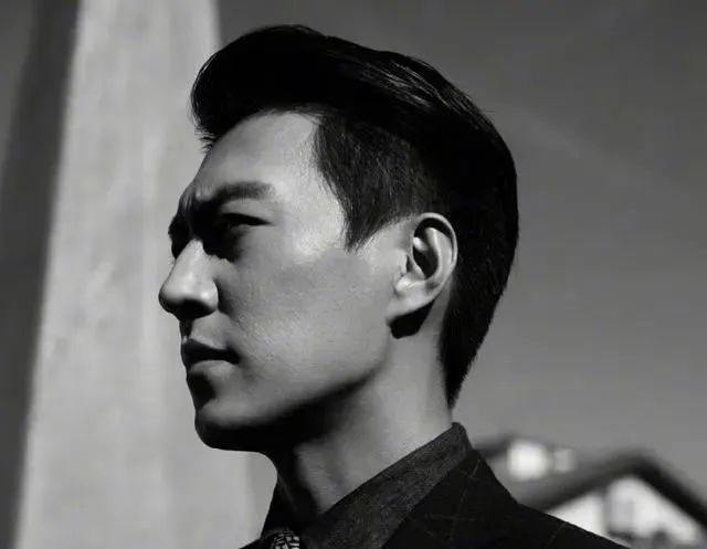 有种整容叫靳东发福,10年前旧照被爆,这模样看着让人心疼_电视剧