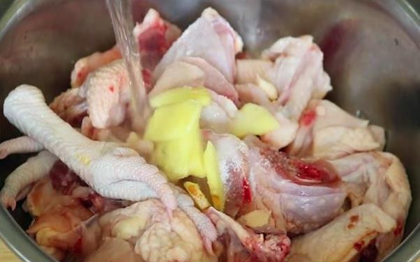 怎么解冻鸡肉最好 f4d731db3596481f98cfe7f5a62b719e.jpeg