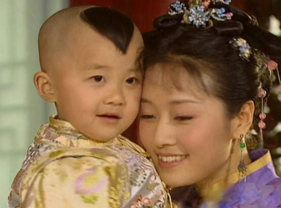他曾是“马伊琍儿子”，为了长高打激素药，如今23岁却像个孩子