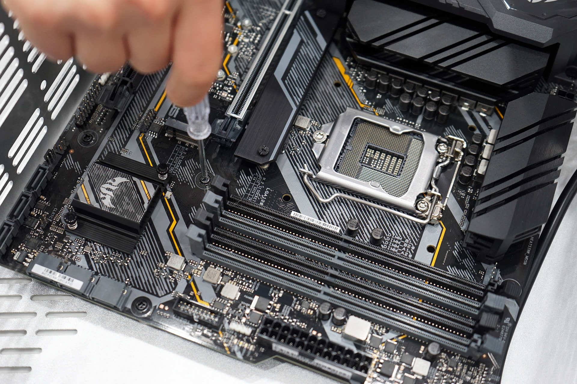 平价高规格intel十代主板新贵华硕b460重炮手pro