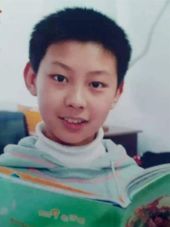 这位"复习时间充足"的山西男孩名叫鲍嘉晖,1999年出