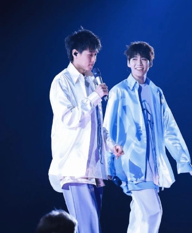 跟着billkin马群耀跟林祎凯pp学习又纯又欲的男友风穿搭