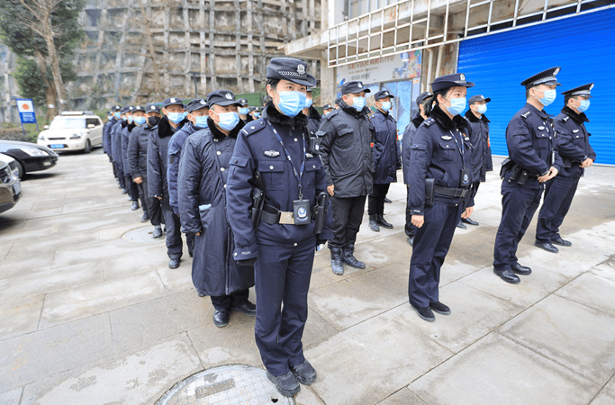 政企联合守护社区花果园白宫附近的治安巡逻队成立