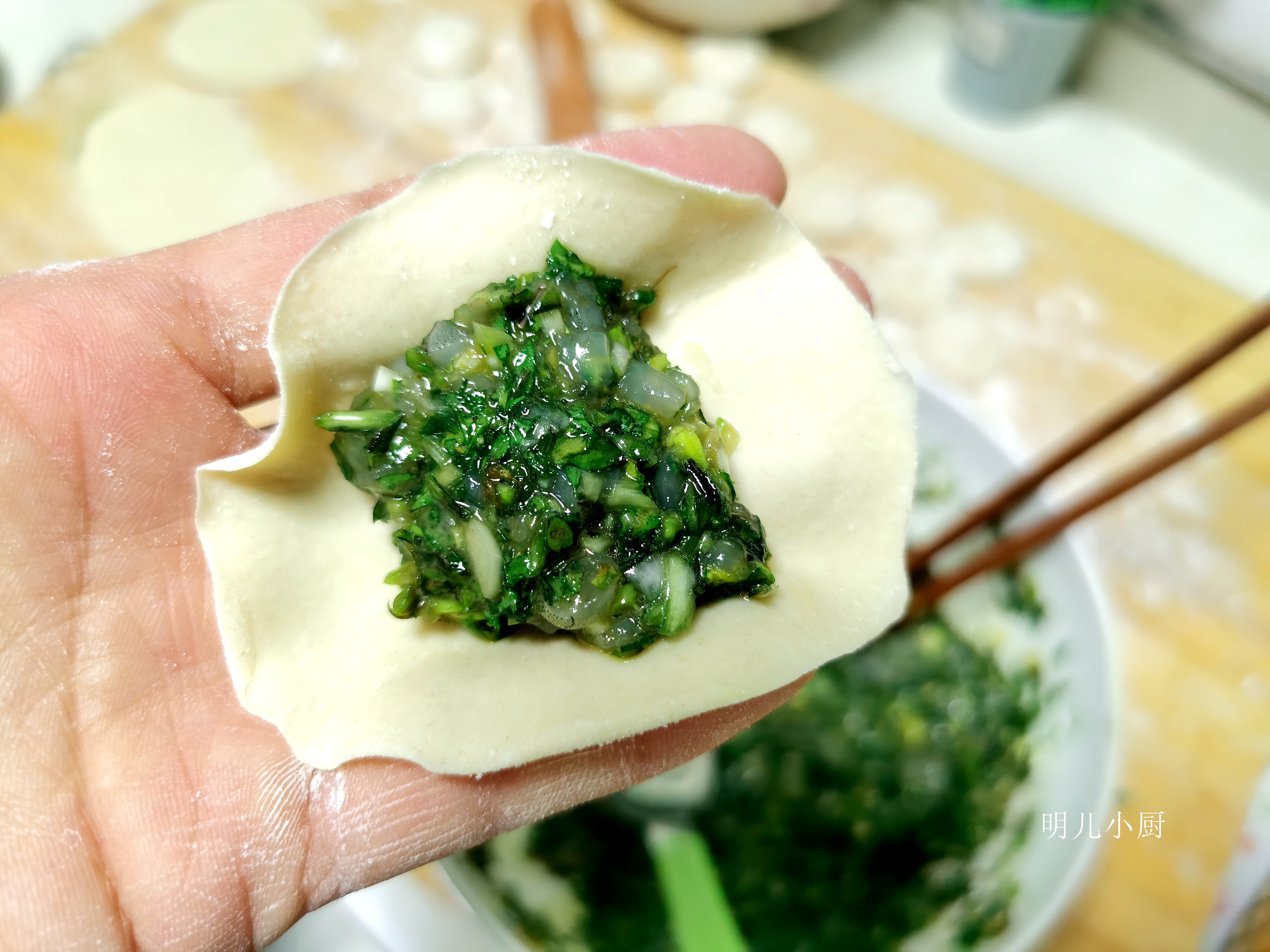 它是"野菜之王,包饺子不放肉也好吃,出锅连吃30个,真过瘾!_荠菜