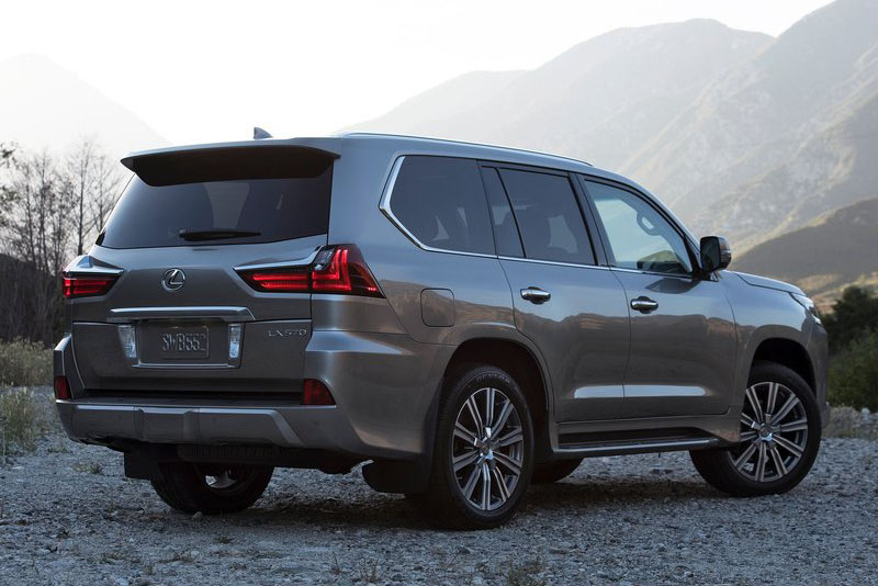 原创目前还能买到的8缸越野车,大部分集中在天津港