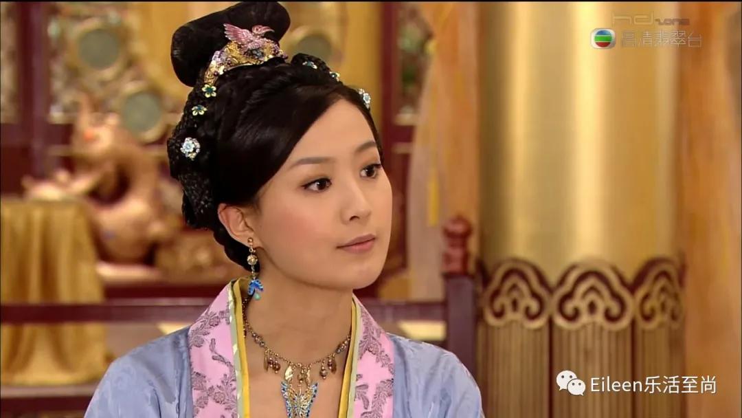 《公主嫁到》中陈法拉饰演司徒银屏春光灿烂的三月份,诸葛紫岐同样也