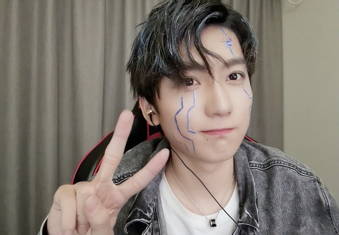 酷酷的鑫叫王总是有道理的?17年照片曝光,侧面神似王思聪