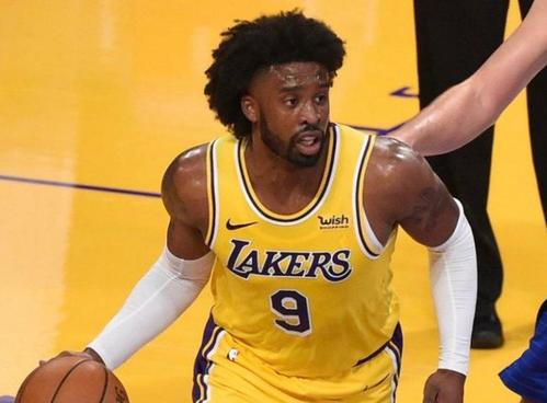 5分!湖人360万换来累赘,沃帅再用此人,或许离下课不远了_马修斯