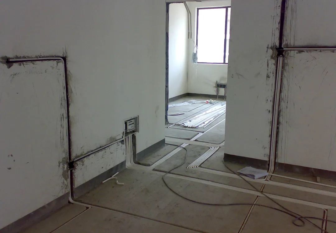 水电改造墙面地面要不要开槽两种有什么区别哪一种更好