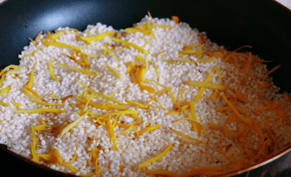 大米怎么炒成金黄色 7f295bf5f470413a979c4648e0678135.png