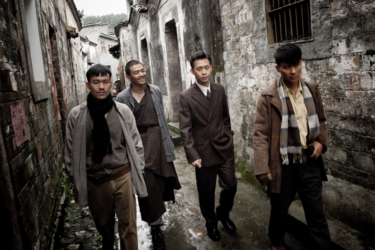 剧情容量大,反转多,节奏快,人物性格丰满,演员个个在线,廖凡,张译等人