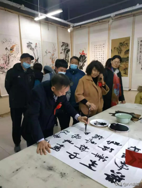 巾帼风采潍坊市女书画家协会举办纪念国际三八妇女节书画展