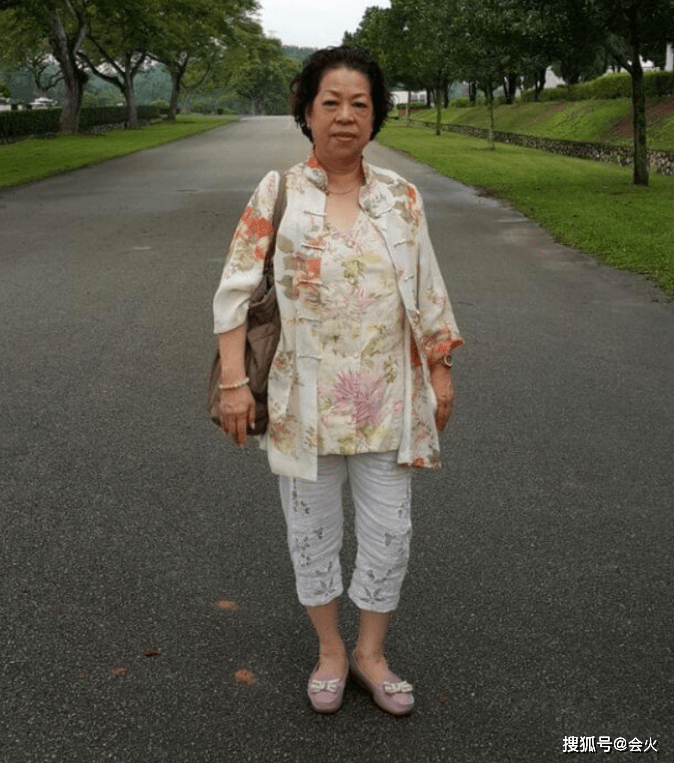 作为老一辈的电视人,赵美宝近期在娱乐圈并不算活跃