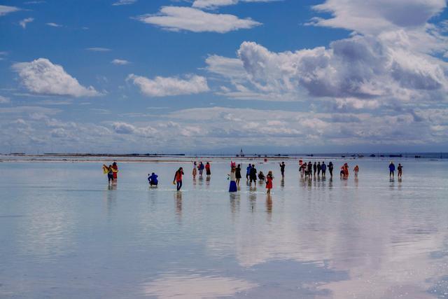 青海茶卡盐湖，被誉为中国的天空之镜，值得去看看