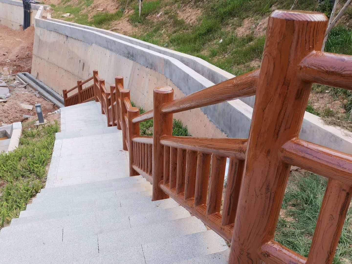 众辉建材仿木栏杆如何制作关于仿木栏杆的优势介绍