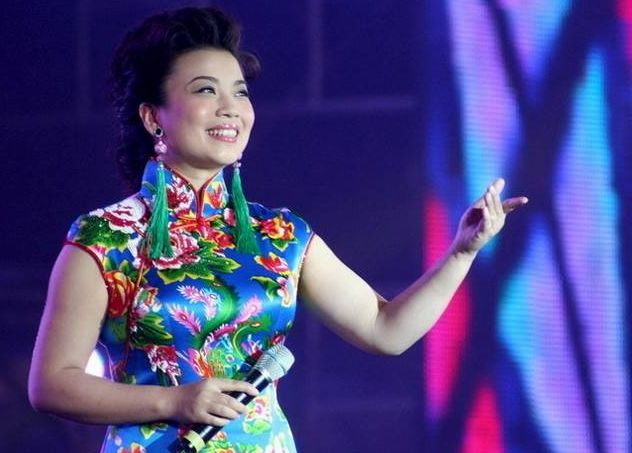 张也的母亲是当地著名的花鼓戏演员,父亲是长沙歌舞剧院的专业戏剧