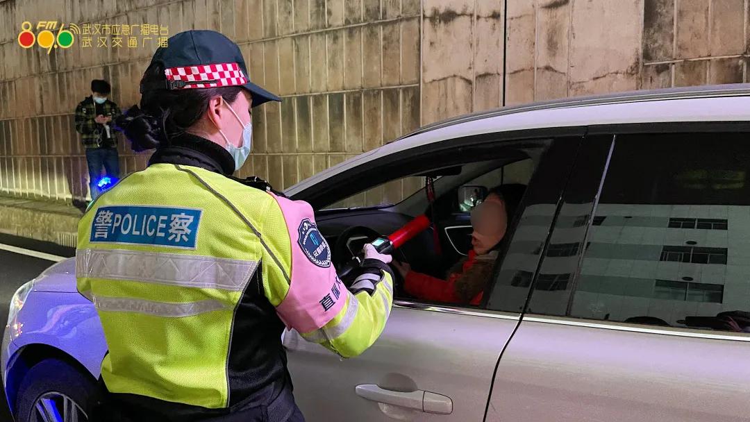 救護車讓路為生命讓行科普時間身為一個司機45°讓路法你還真得學會▼