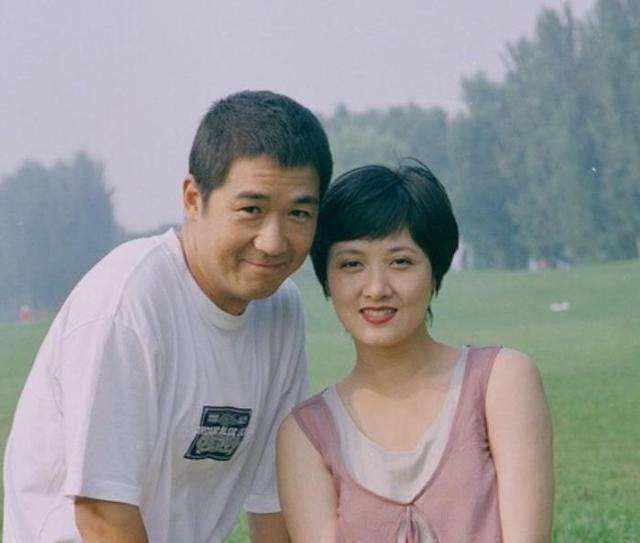 1988年张国立为娶邓婕和罗秀春离了婚33年了前妻过得咋样