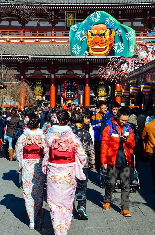 日本东京浅草寺，在日本最灵验的御守，每年成千上万人都去祈福