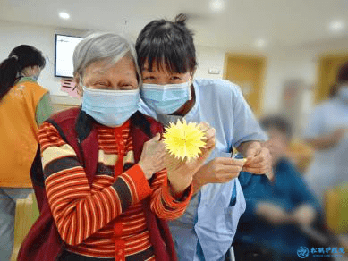 松鹤护理院三八妇女节节日活动|最美女神的花束DIY