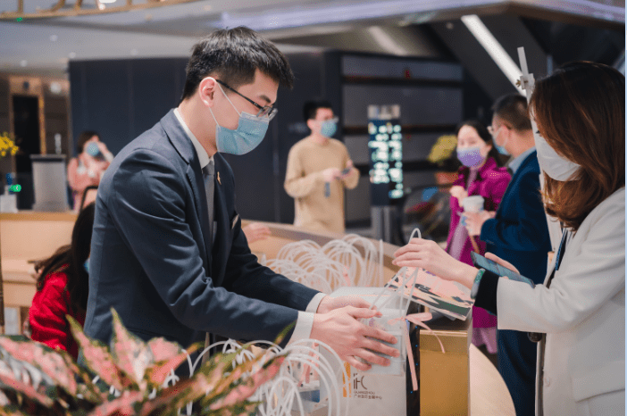 大厦|花式宠爱只为您，YEService越商务为女神客户送甜蜜祝福