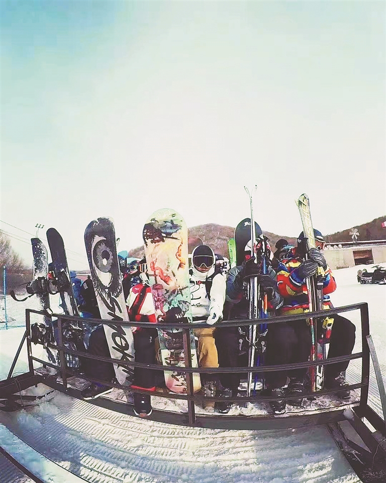 生活报“爱在冰城滑雪时”随手拍短视频、图片大赛！春日里，留下冰城最后的雪