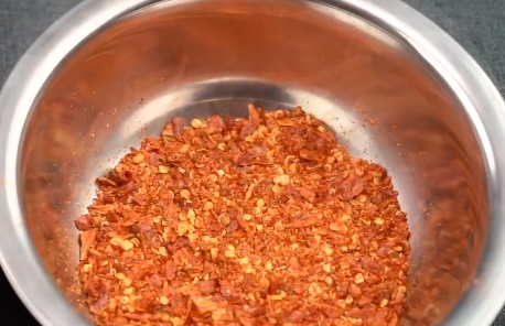 在家怎么做油泼辣子才好吃 0c57f3e0709247cf98448d15d8f2ad3a.jpeg