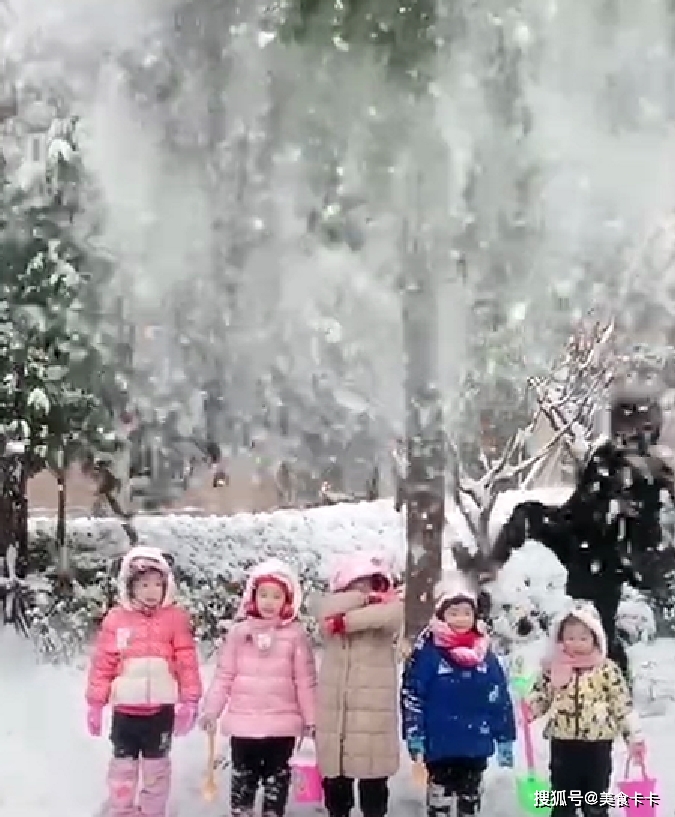 妈妈给孩子拍照，想要唯美飘雪，宝爸想了个办法，网友：这是雪崩