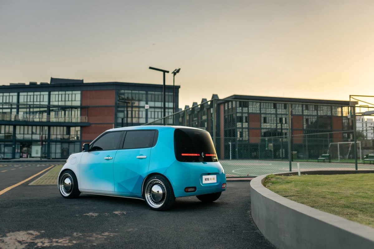 都市女神必备座驾欧拉白猫勒玉绿吸睛力max