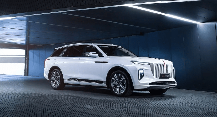 红旗hs9燃油版来了东方库里南不比揽胜香