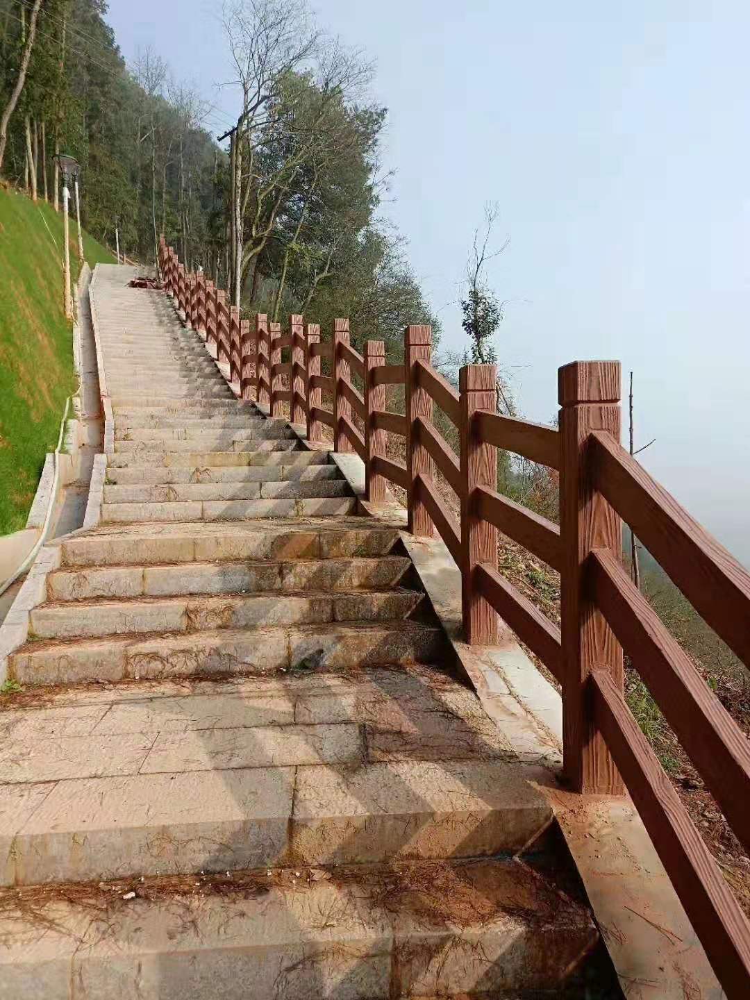 新农村建设加个水泥仿木栏杆这生态仿古护栏颜值太高了吧