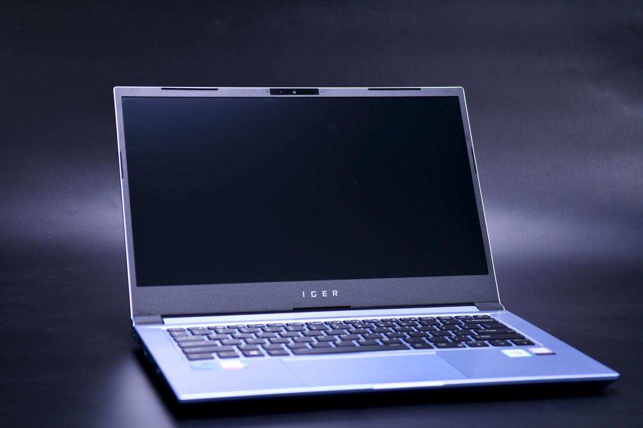 纤薄机身隐藏性能怪兽雷神igers1轻薄本测试