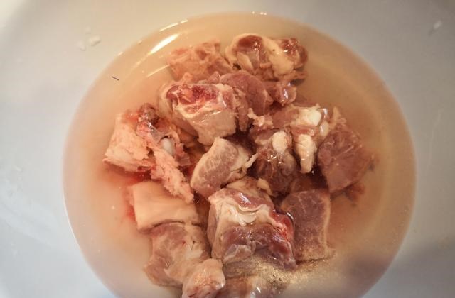 莲藕排骨汤怎么煲 94e2b35e8f5a4440979a119362e62470.jpeg