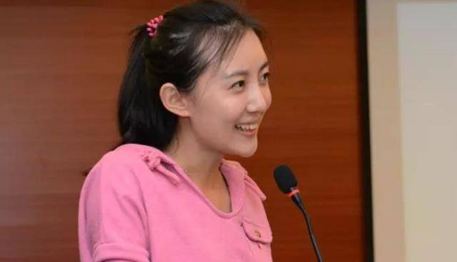 公公是张丰毅，婆婆是吕丽萍，拍戏5年都没火！如今被靳东意外带红