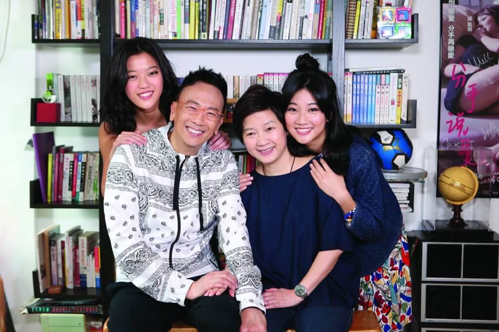 原创66岁郑丹瑞分享家庭趣事与妻结婚30载仍恩爱培养出tvb视后