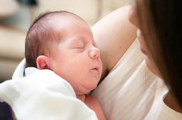 婴儿吃母乳睡觉怎么办