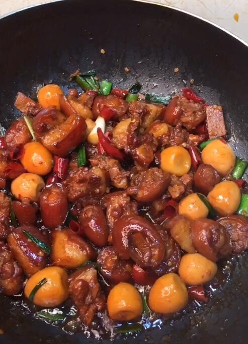 如何做红烧猪尾巴 e5ffe6286653446497bf44e042eb04d3.jpeg