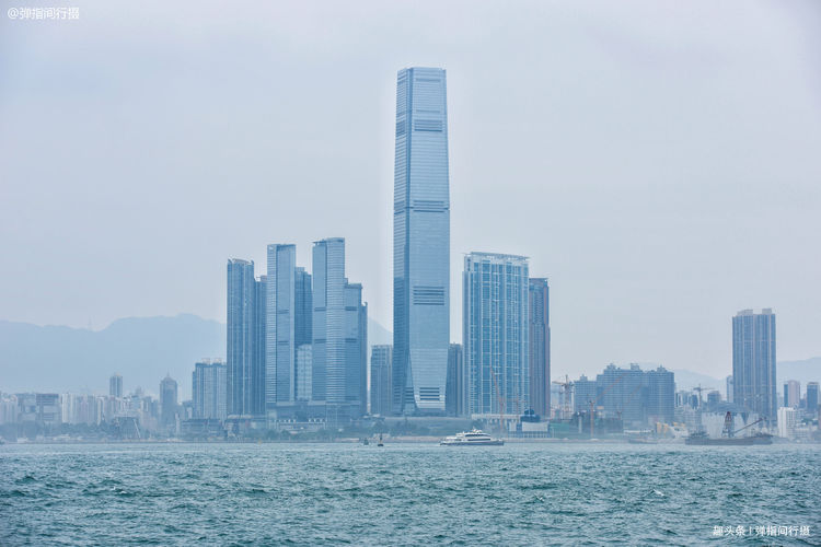 香港鲜有人知的码头，与繁华城景有些反差，却成网红拍照打卡地
