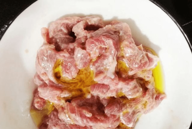 如何把肉过油 843d8857644b4ad686f1dc08af914607.png