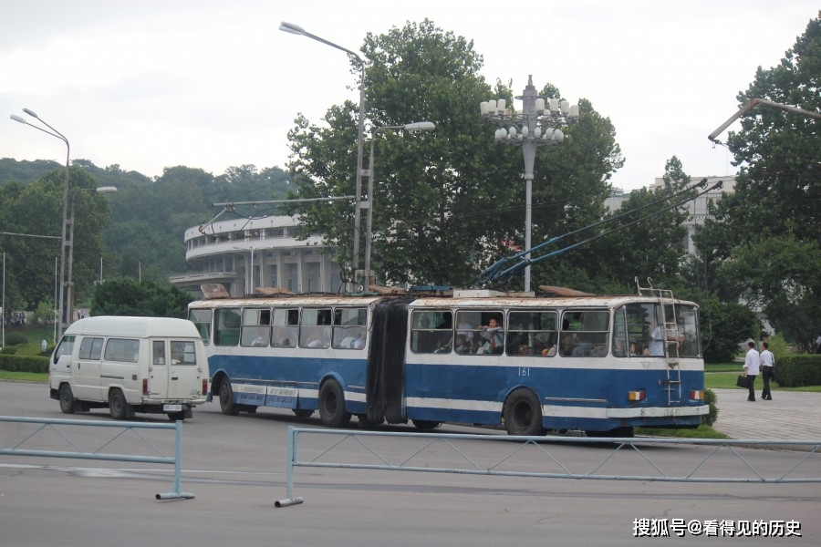 朝鮮平壤的電車拖著一對大辮子找回了昔日的記憶