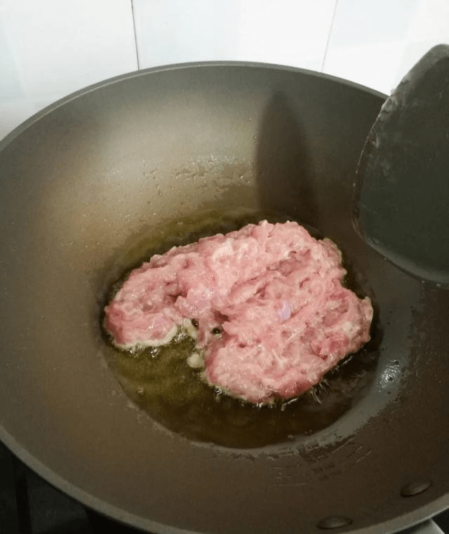 炒肉丝怎么炒的嫩滑 c46e1478c1ee4b1387f1311be5128ba4.png