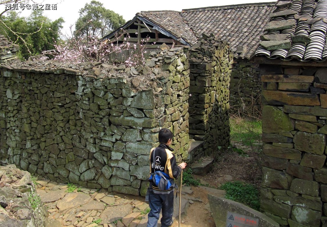 许屋村人口_重教兴学 爱国爱乡