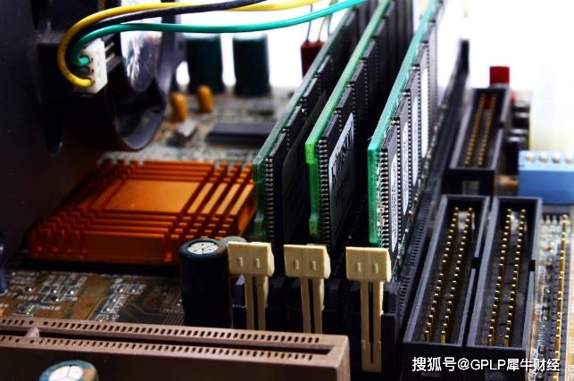 深南电路电子电路库存增超七成 主营业务成本逐