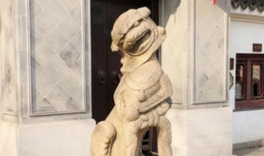 上海“最苗条”雕塑，骨瘦如柴，游客：它饿了吗？