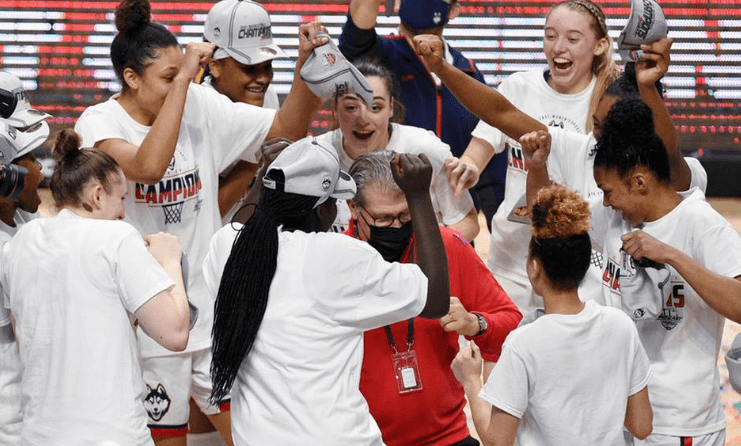 ap排行榜_UConn连续第16次荣登女子AP排名前25名的首位