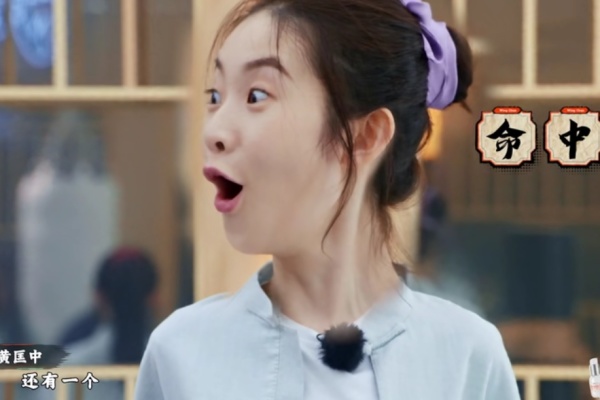 张艺凡认真练武,热到流汗脱妆,露出"真素颜"男教练看懵