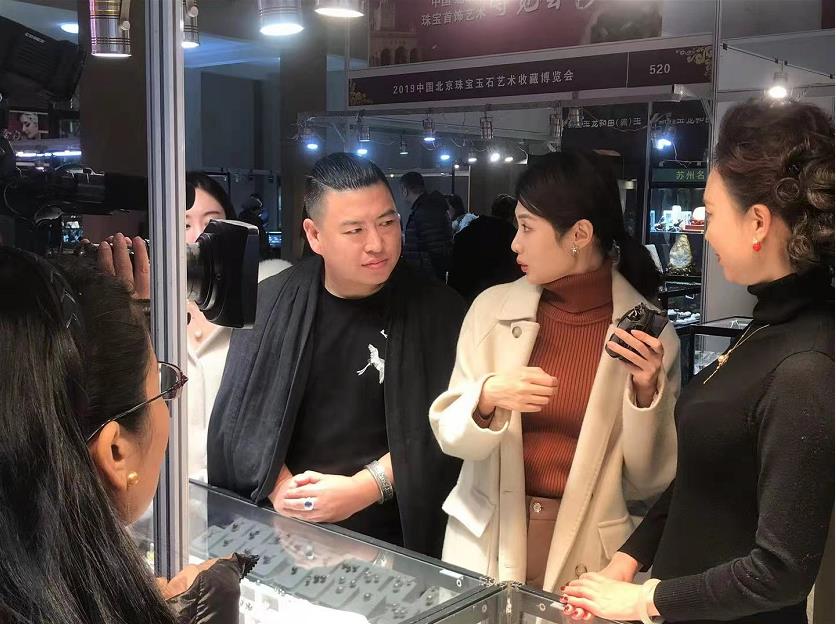 提到张晟维,又名张伟光,很多人都知道他是个国家级珠宝玉石鉴定专家