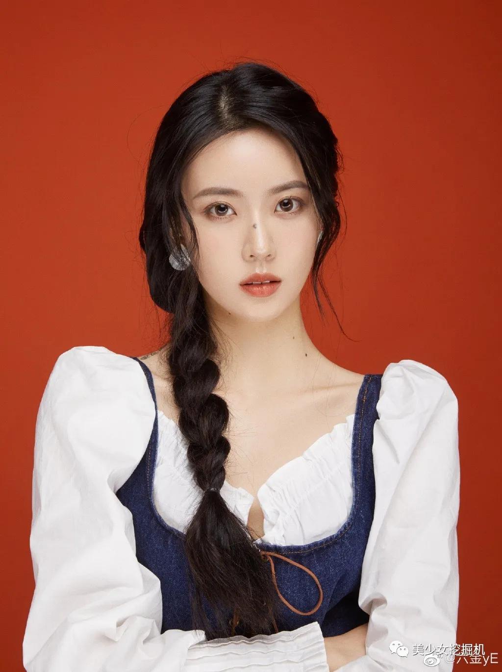 原创气质美少女素颜硬照也很美