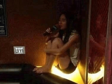 原创
每日一笑:听说穿红色衣服手气好,然后二货老婆就变这样了