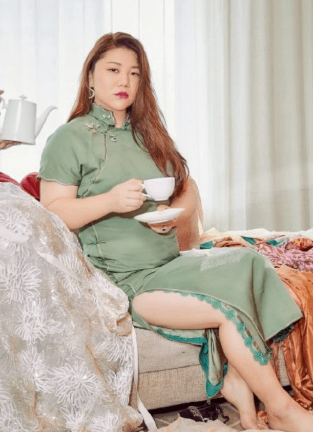 杨天真罕晒泳装照,人瘦一大圈腹部无赘肉,大方承认p图超自信_照片